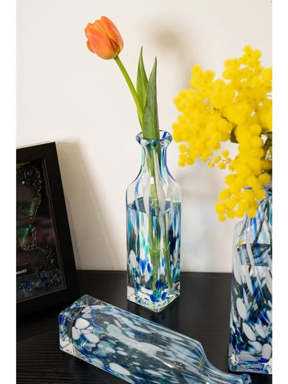 10-Inch Blue & White Swirl Art Glass Vase for Home, Office, Wedding Decor